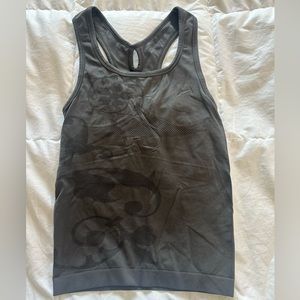 Women’s sports bra top, size med.